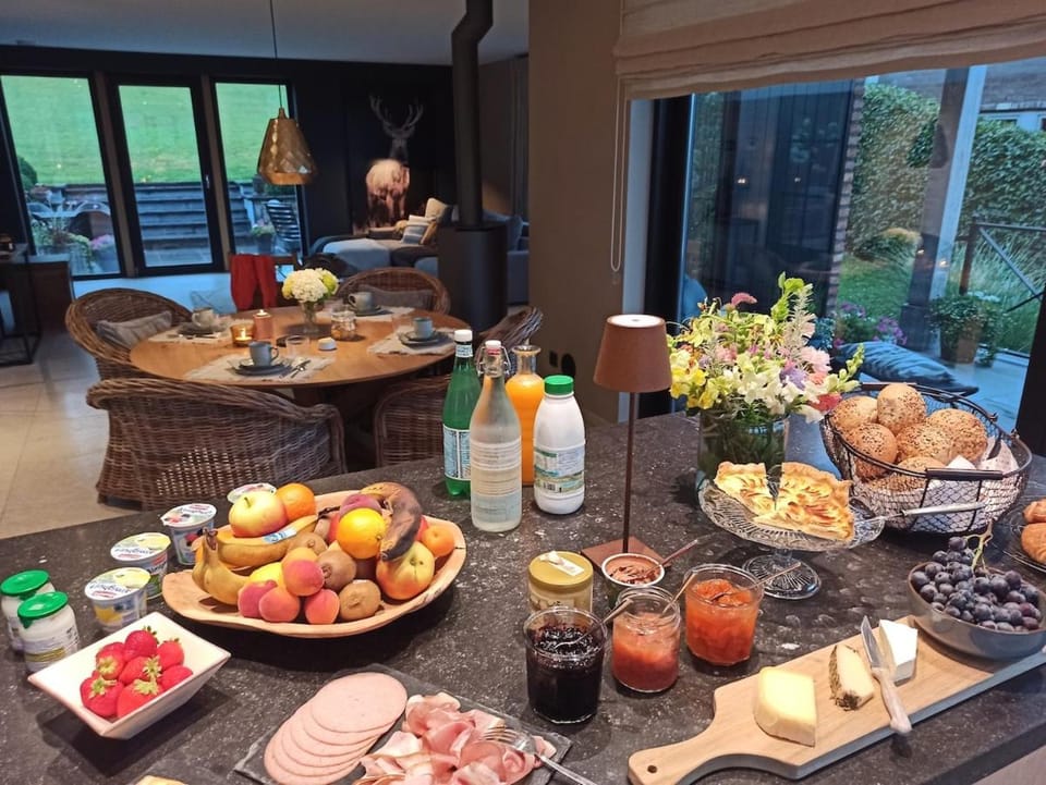 Suite de luxe avec terrasse, proche du circuit Bed and Breakfast in Wallonia, Belgium