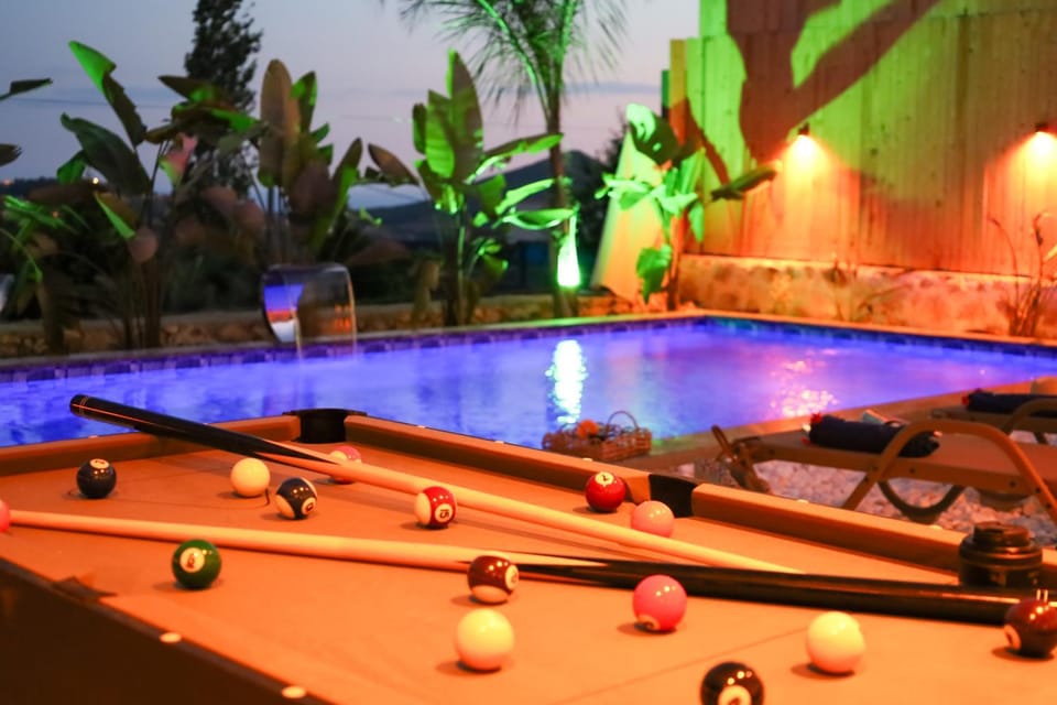 Billiard, Swimming pool, Swimming pool