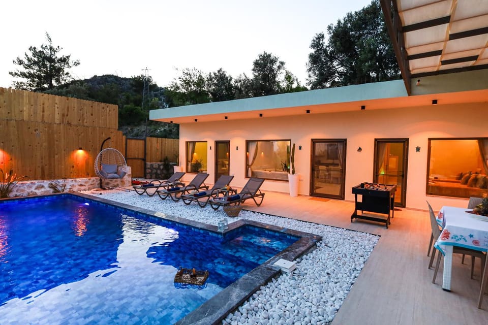 Property building, Patio, Pool view, Swimming pool, Swimming pool, sunbed