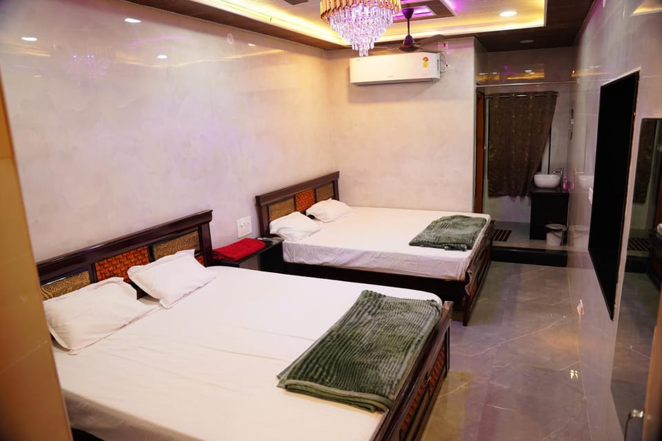 Photo of the whole room, Bedroom, air conditioner