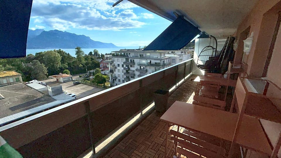 Bright Lake-View Apartment Apartment in Montreux