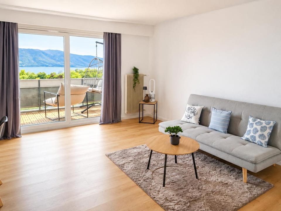 Bright Lake-View Apartment Apartment in Montreux