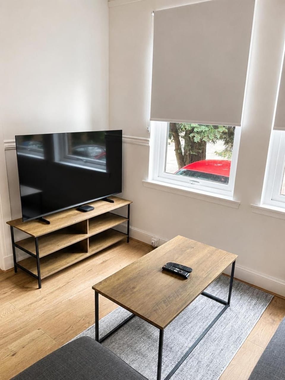 Modern 2 Bed Apartment - Free Parking Apartment in Paisley