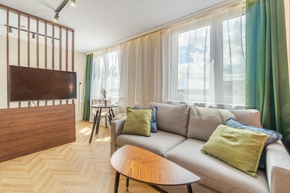 TV and multimedia, Living room, Seating area, Evening entertainment