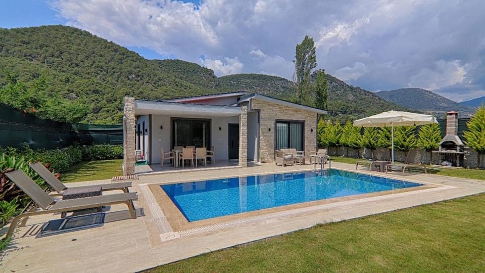 Property building, Swimming pool