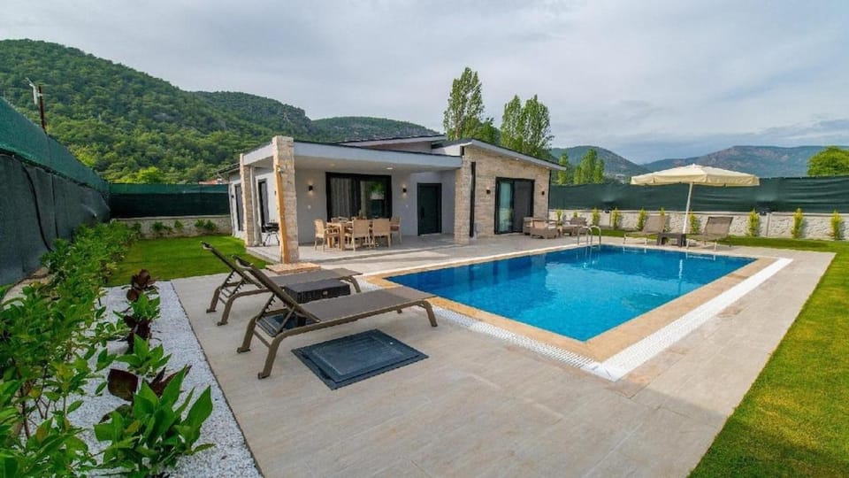 Property building, Swimming pool