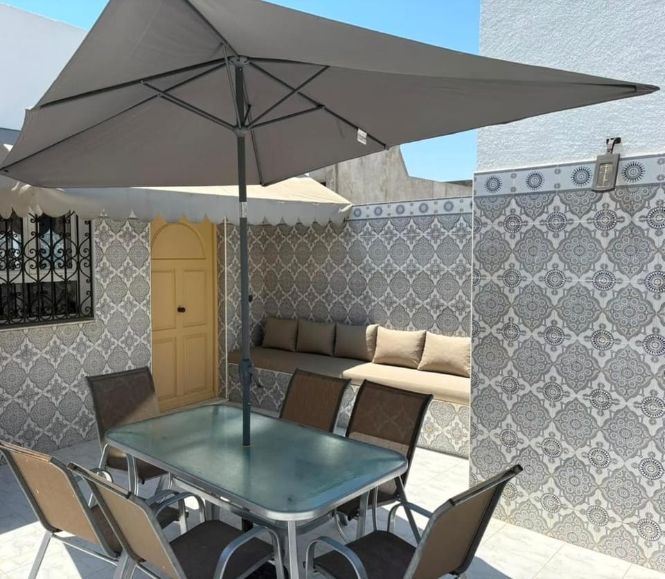 Studio Corniche Mahdia large Terrasse à 20 m de la plage Apartment in Tunisia