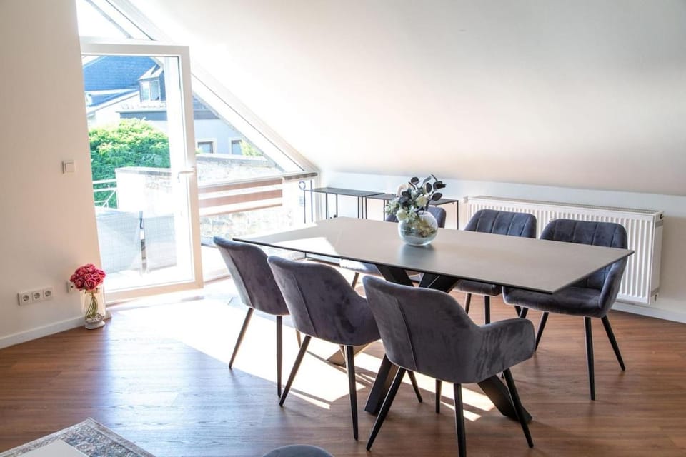 Seating area, Dining area