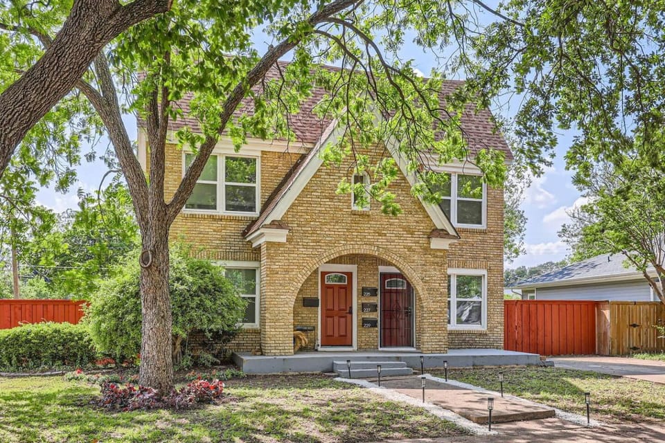 Property building, Facade/entrance, Garden