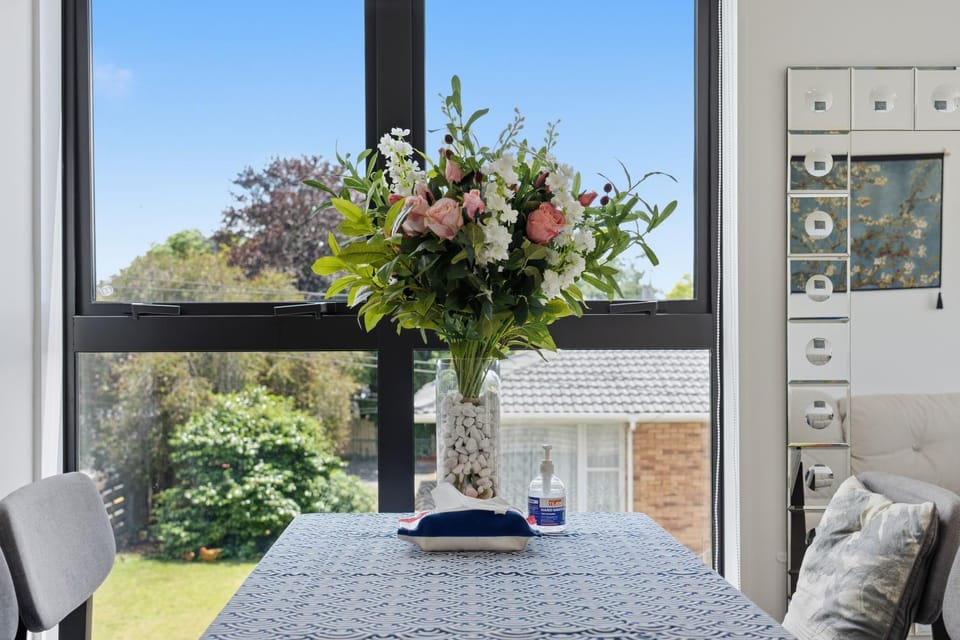 Day, Garden, View (from property/room), Living room, Dining area, Garden view