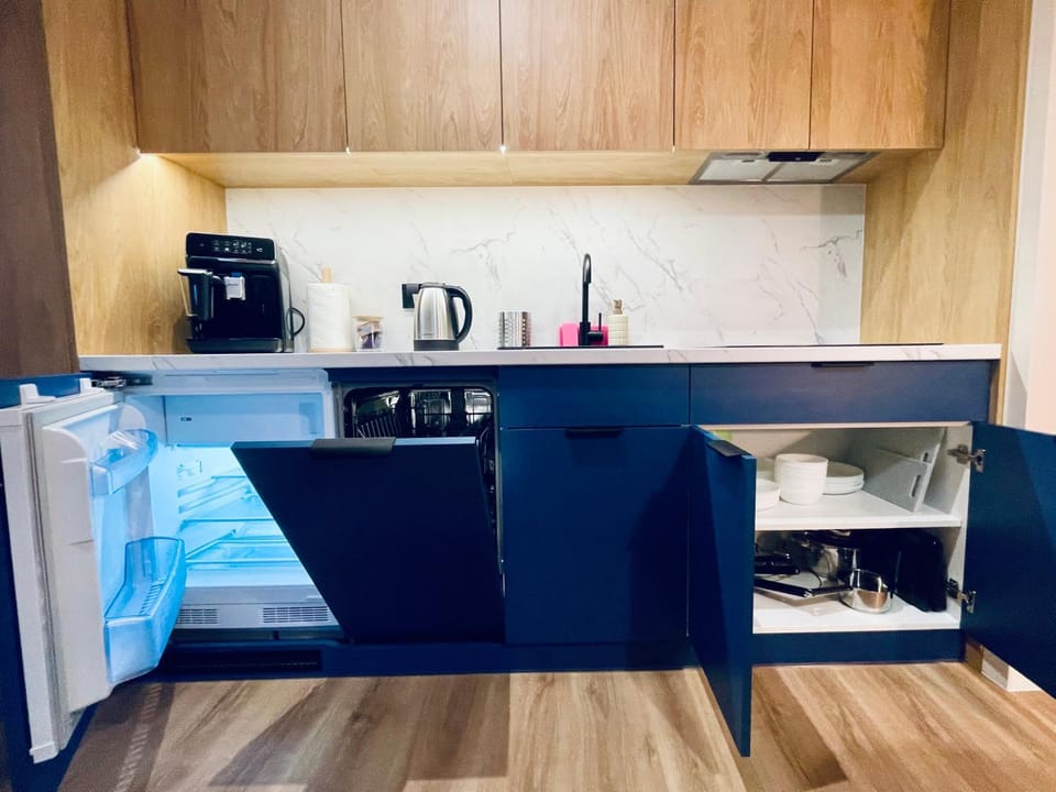 Coffee/tea facilities, Kitchen or kitchenette, oven, toaster