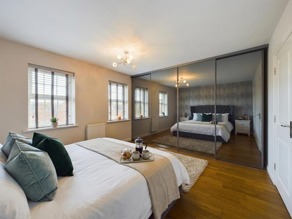 Comfortable Home for Families & Contractors House in Leeds