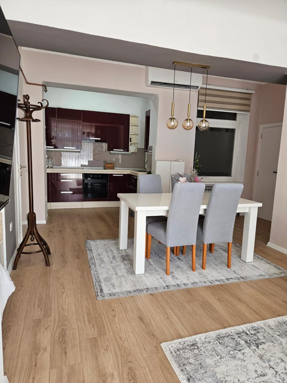 Dining area, kitchen
