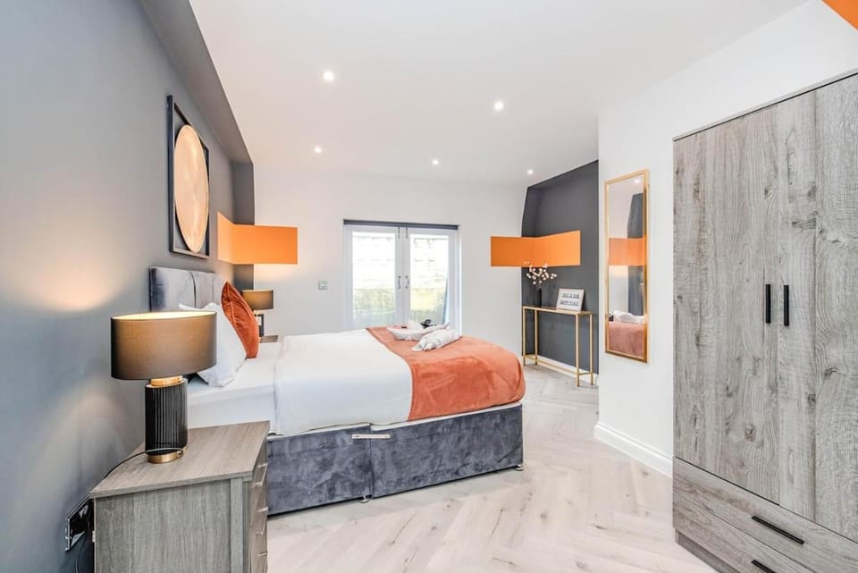1 Bedroom Flat with Sunny Balcony Next to Beach Apartment in Hove