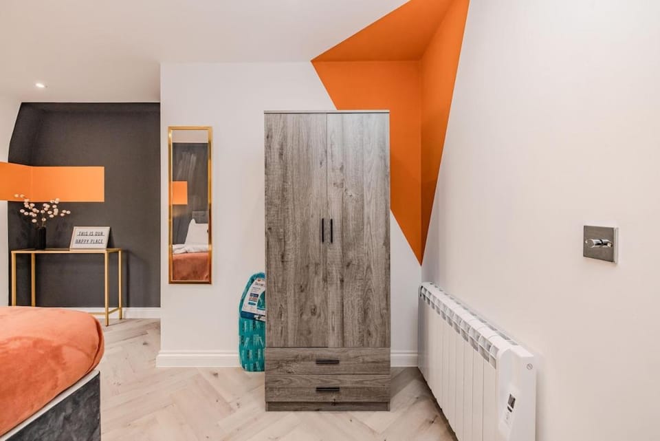 1 Bedroom Flat with Sunny Balcony Next to Beach Apartment in Hove