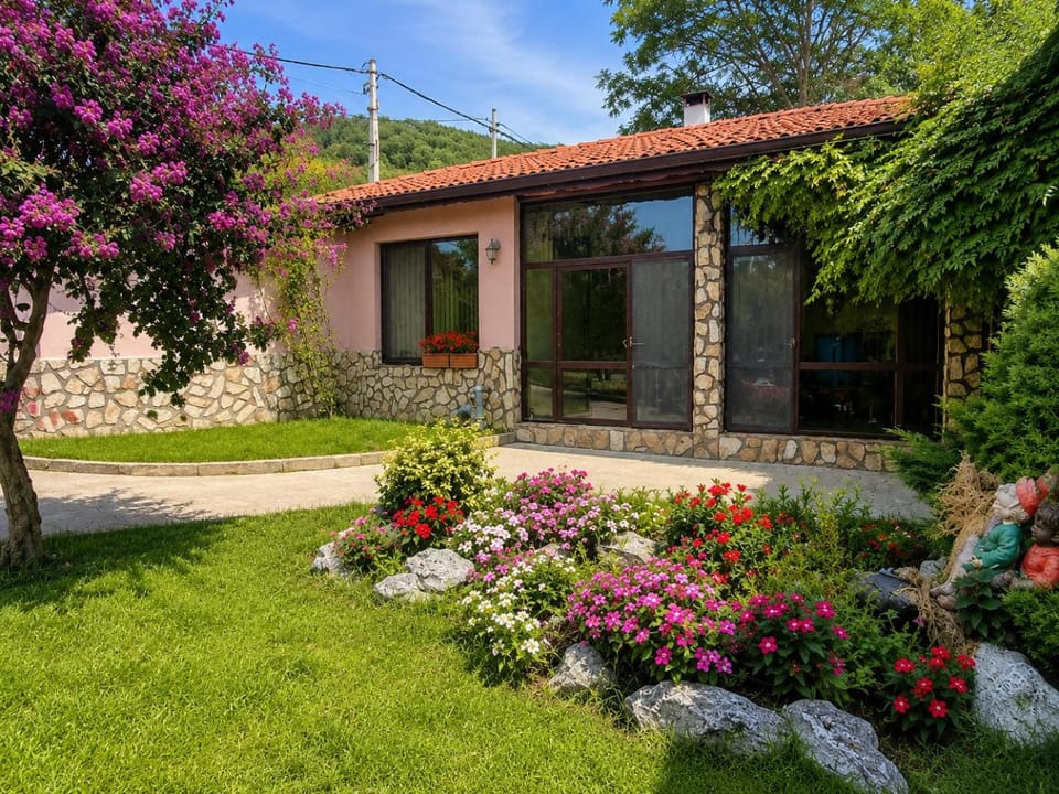 Aladzha Forest Lodge House in Varna
