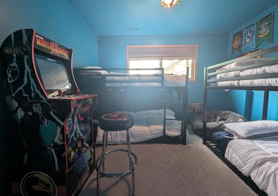 Bed, Game Room, Photo of the whole room, Evening entertainment, Bedroom, bunk bed