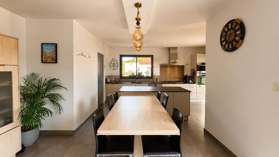 Kitchen or kitchenette, kitchen