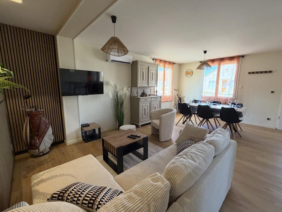 Living room, air conditioner