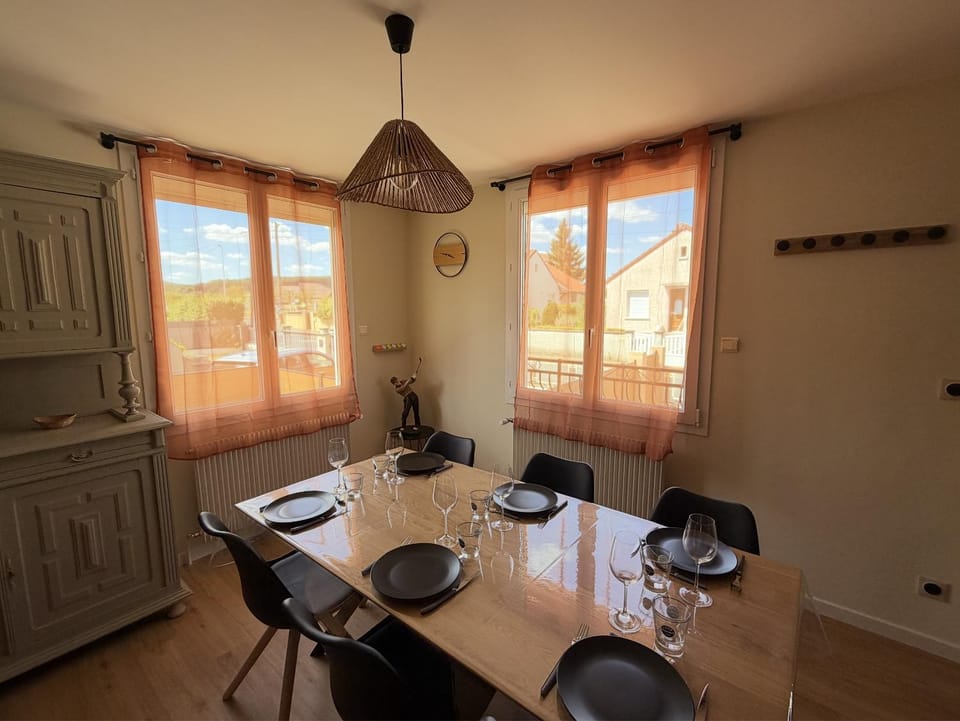 Dining area, Meals
