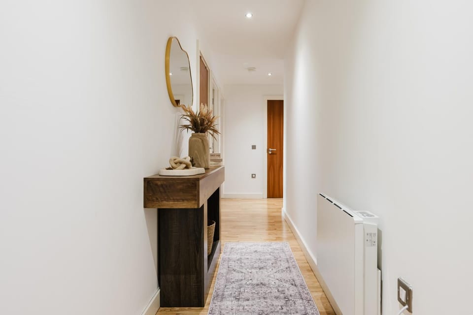 Stylish Leeds City Centre Retreat Sleeps 8 Apartment in Leeds