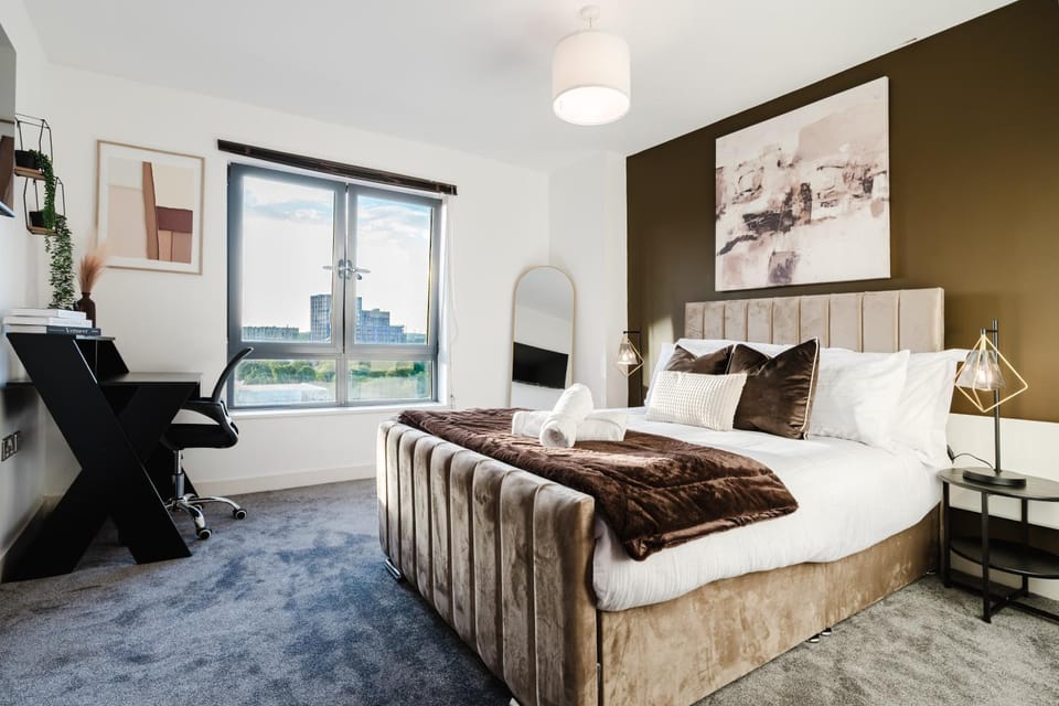 Bed, TV and multimedia, Bedroom