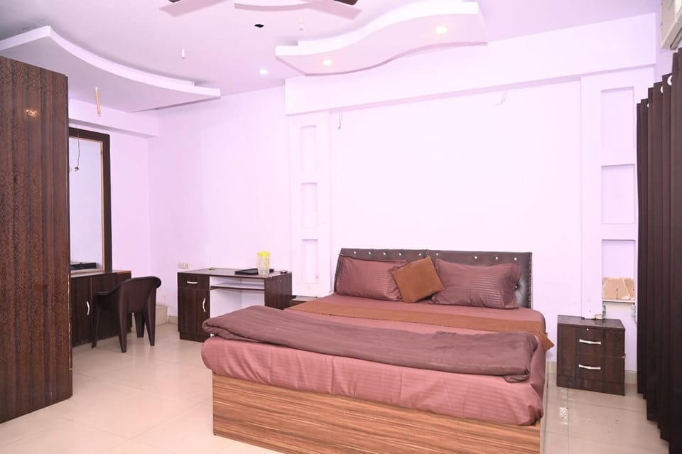 Hotel Vills - Stay in Luxury Guest House Hotel in Lucknow