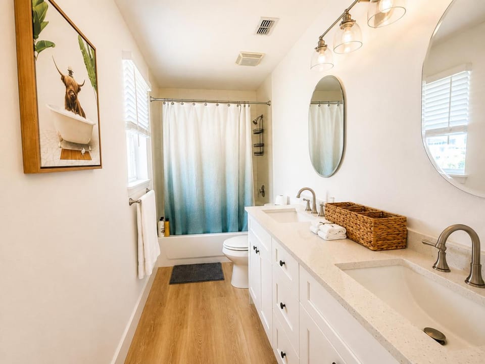 Bathroom, Bath