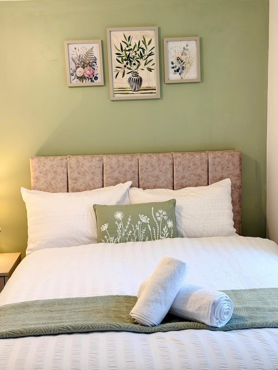 Bedroom, towels