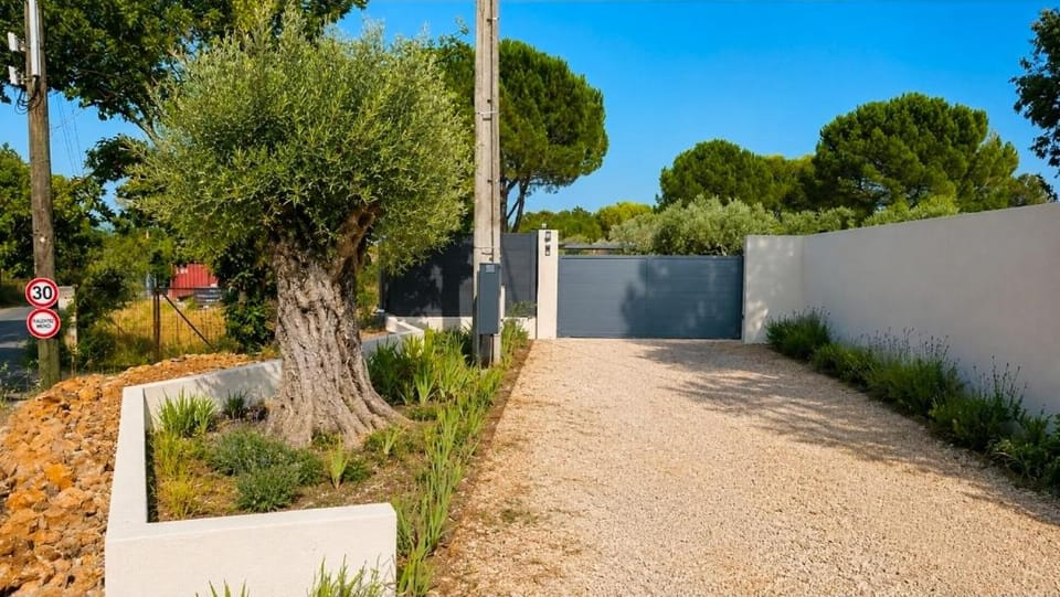Studio avec Piscine et Pergola House in Saint-Maximin-la-Sainte-Baume