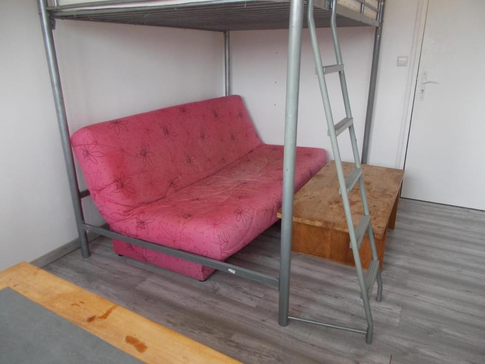 B chambre salon salle de douche WC privative cuisine partagée Apartment in Le Portel