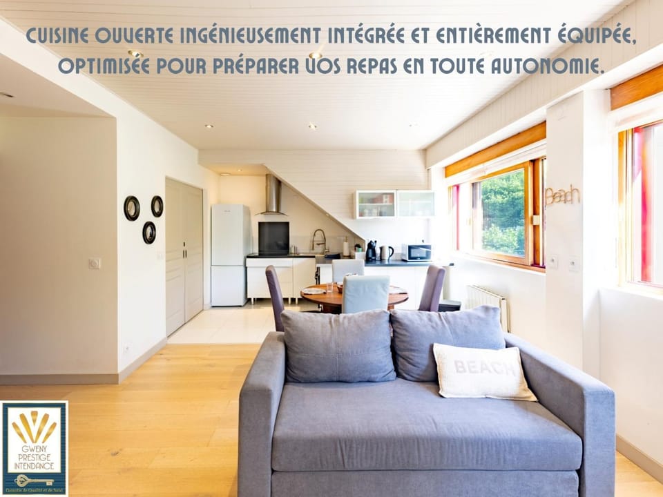 Coffee/tea facilities, Living room, Dining area, microwave, oven, stove, toaster, washing machine, kitchen