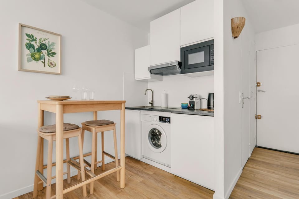 Coffee/tea facilities, Kitchen or kitchenette, dishwasher, stove, washing machine, dryer, kitchen