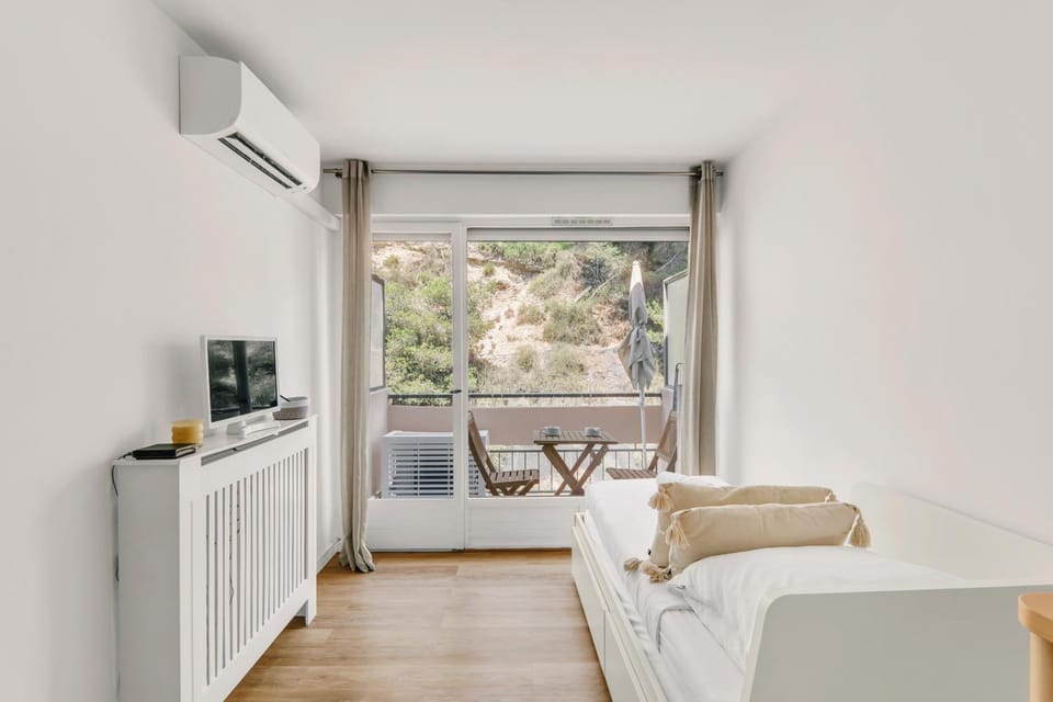TV and multimedia, Balcony/Terrace, Living room, air conditioner