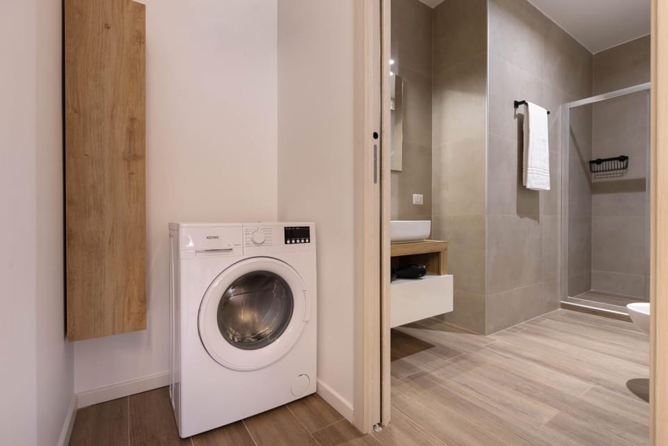 Bathroom, washing machine