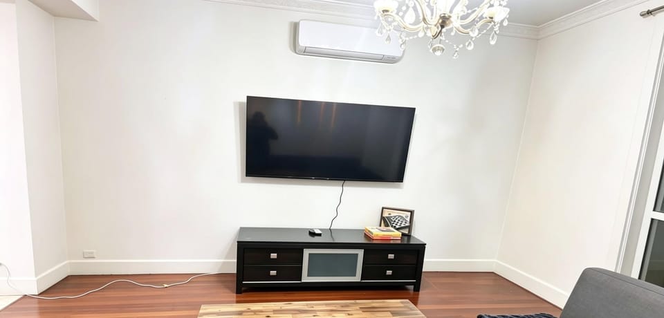 Communal lounge/ TV room, TV and multimedia, Evening entertainment, air conditioner