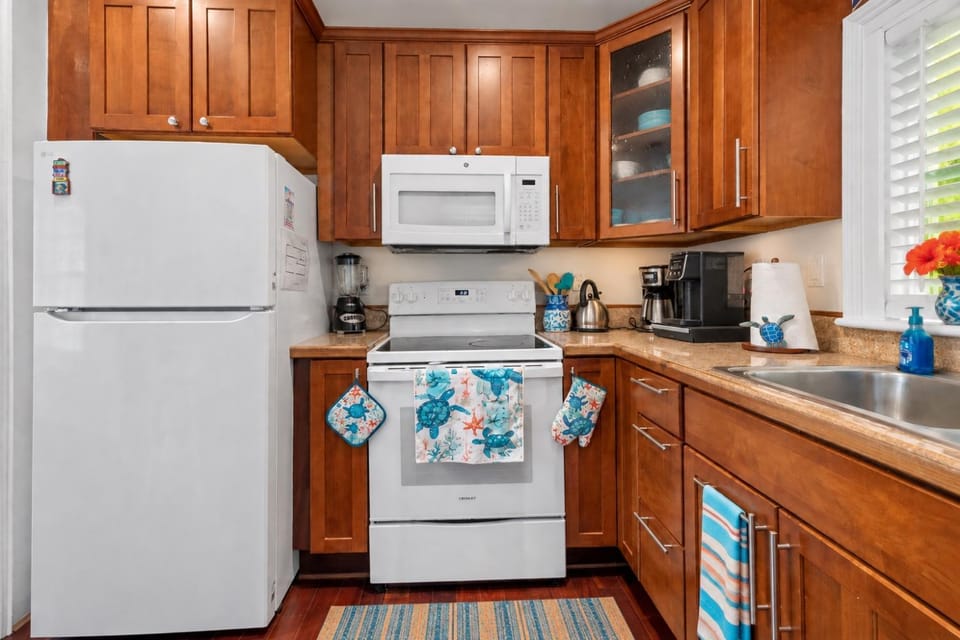 Turtle Nest Condo - Pool - 2nd Floor Apartment in Key West