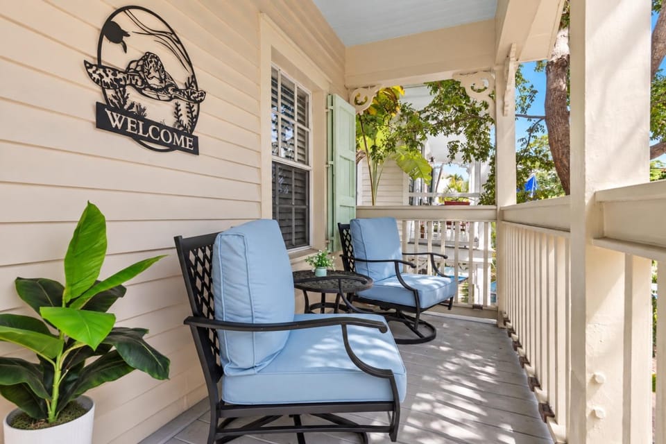 Turtle Nest Condo - Pool - 2nd Floor Apartment in Key West