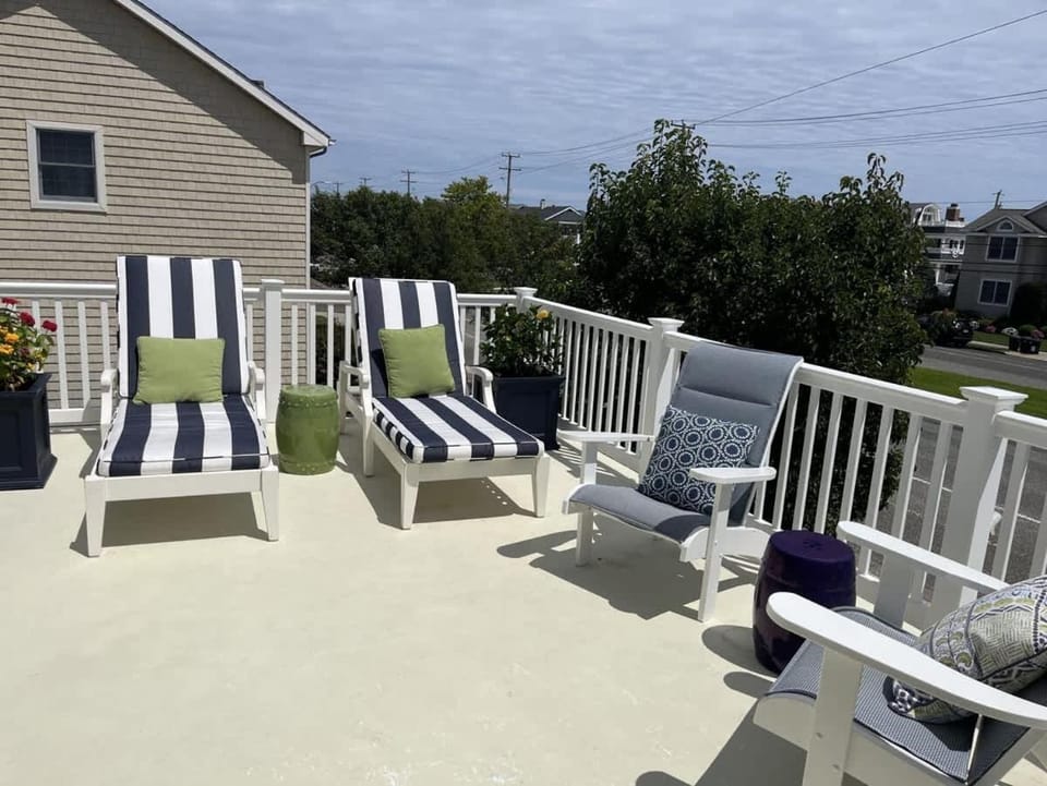 Property building, View (from property/room), Balcony/Terrace, Seating area, sunbed