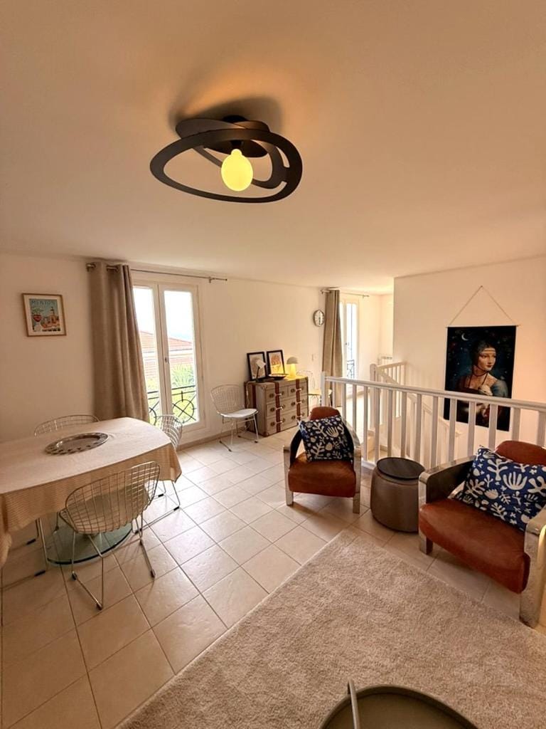 Living room, Seating area, Dining area