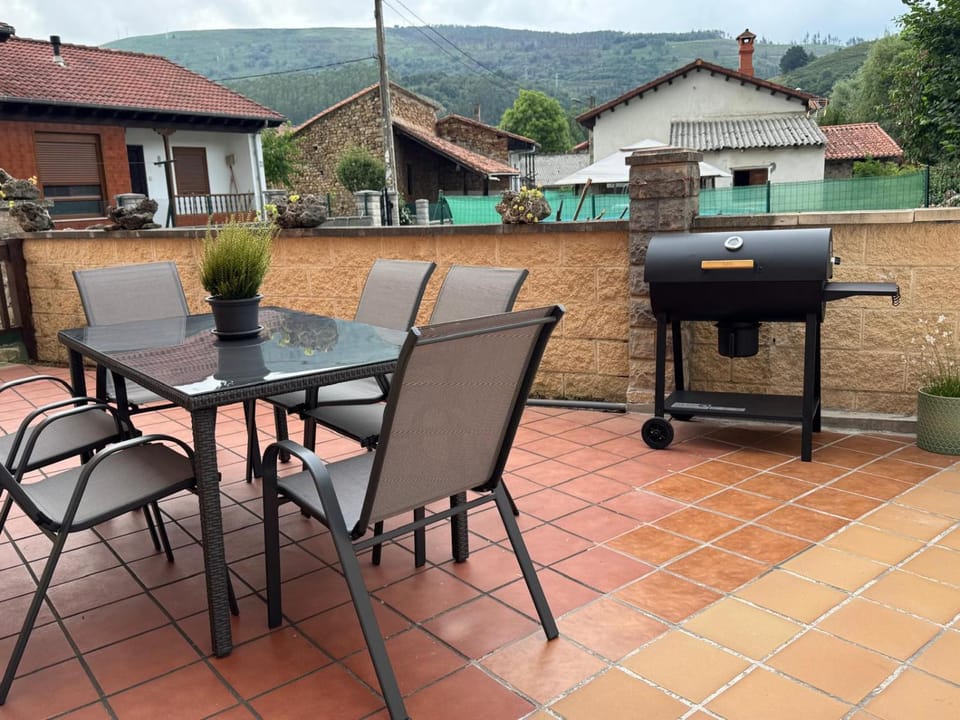 Patio, Natural landscape, BBQ facilities, Mountain view