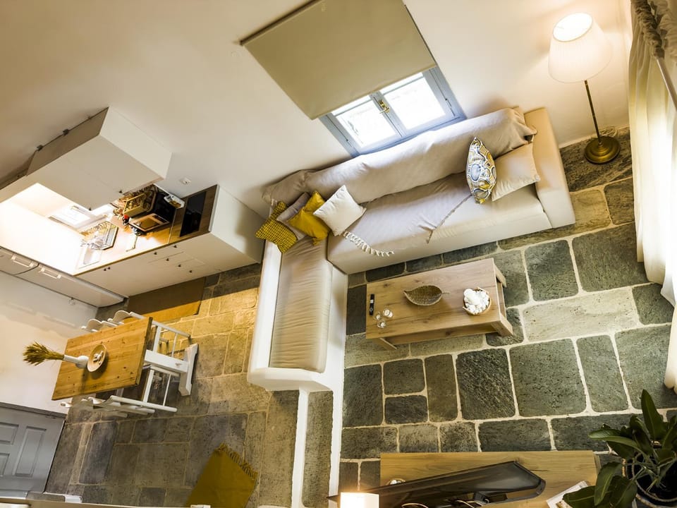 Photo of the whole room, Seating area, Dining area, kitchen