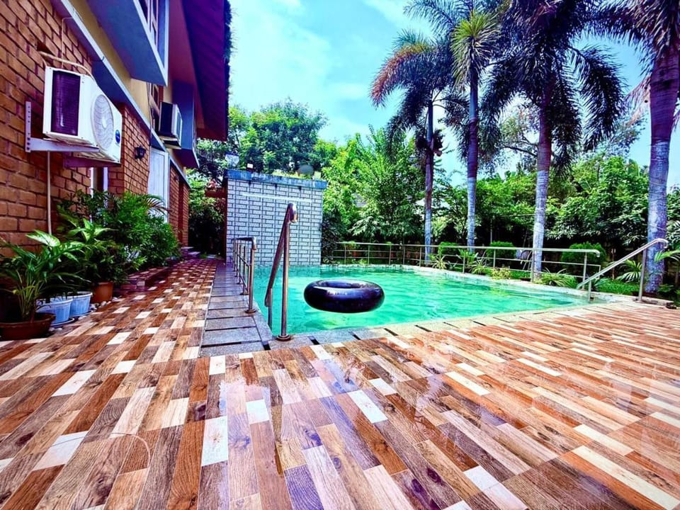 Raichak private aqua villa by maxcy Villa in West Bengal