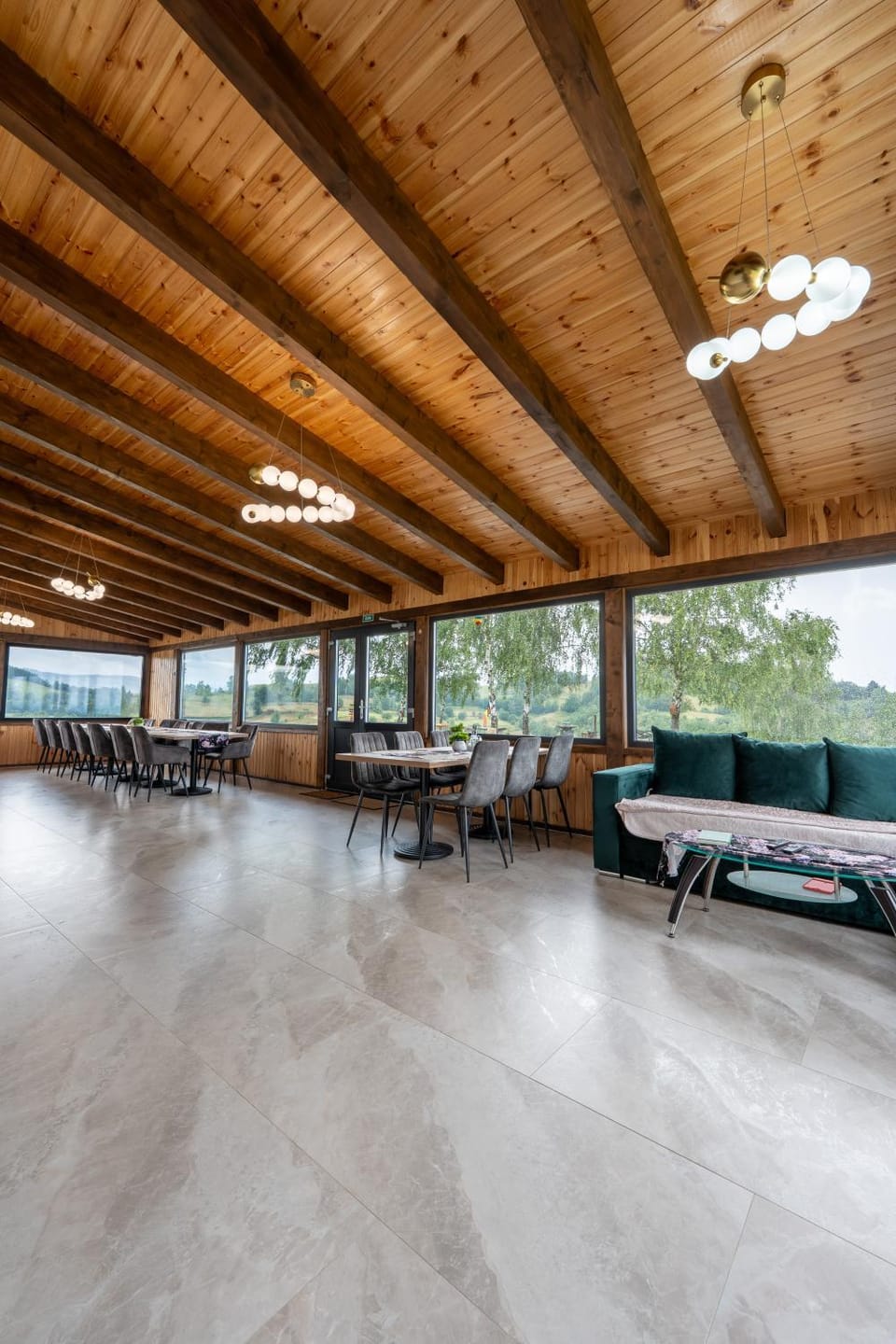 Panoramic Hill Jina Bed and Breakfast in Romania