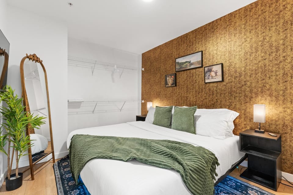 Prestige Skyline Suite, UG Parking, Gym Apartment in Edmonton