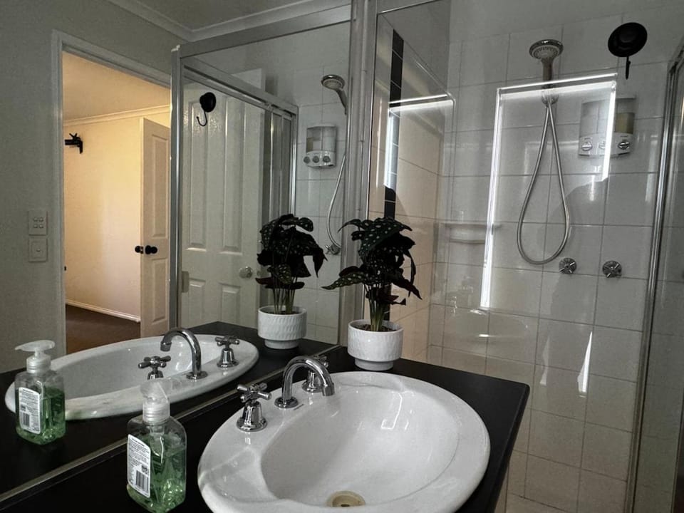 Royal Oak Peaceful Home in Shepparton House in Shepparton