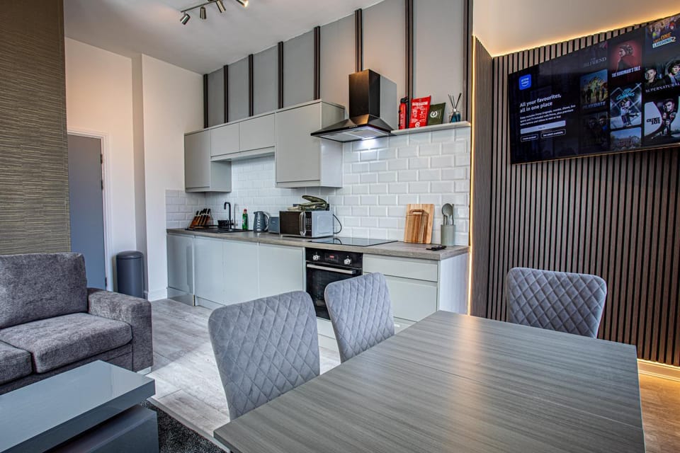 Modern 3-Bed 2 Bath Flat Sleeps 6 · Halifax Centre Apartment in Calderdale