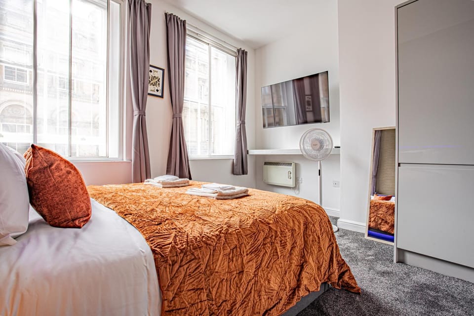 Modern 3-Bed 2 Bath Flat Sleeps 6 · Halifax Centre Apartment in Calderdale
