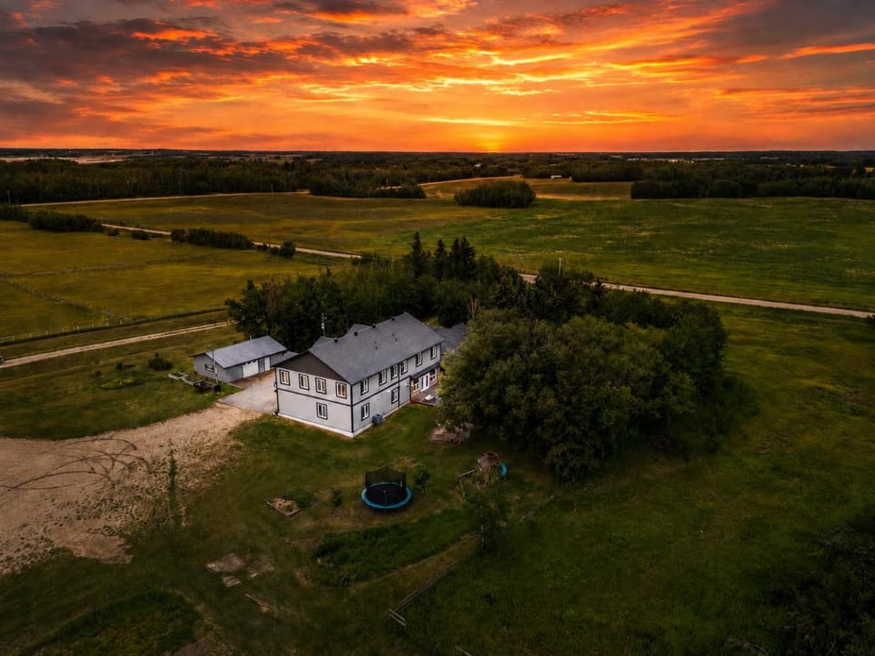 Property building, Natural landscape, Bird's eye view, Garden, View (from property/room), Sunset