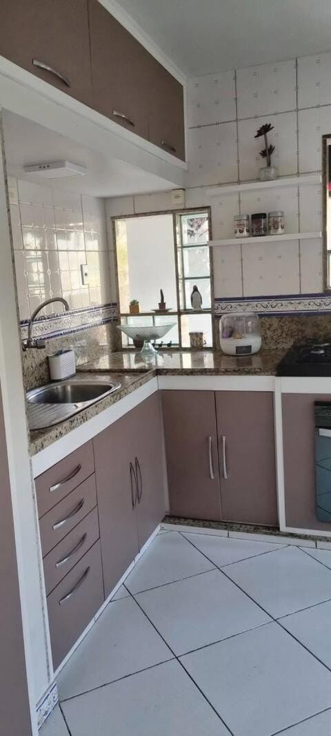 Kitchen or kitchenette, dishwasher, stove